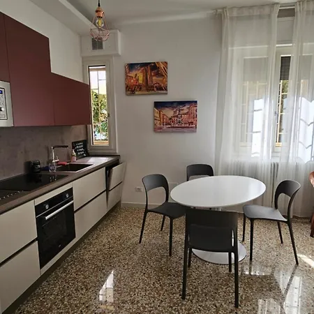 Fioravanti 9 Apartment